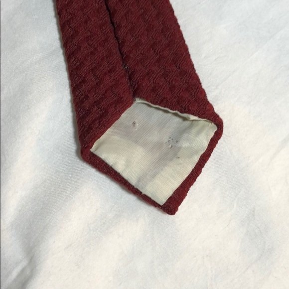 VTG Royal Knight Waffle Pattern Men’s Neck Tie Red - Picture 4 of 4